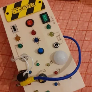 Ontvangen Montessori Busy Board met LED-lampjes van klant D***e.