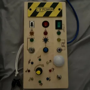 Ontvangen Montessori Druk Bord met LED-lampjes van klant C***a.