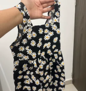 Ontvangen Baby Meisjes Mouwloze Jurk met Bloemenprint van klant Z****a.