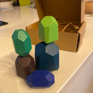 Ontvangen 18pcs Houten Stapelende Rotsen Balancerende Stenen van klant A****t.