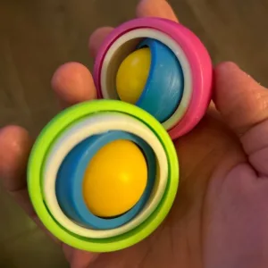 Ontvangen Infinite Flip Ball Finger Fidget Spinner van klant J****n.