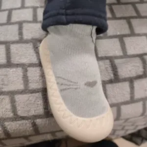 Ontvangen Baby Eerste Wandelaar Slip-On Sok Schoenen van klant L***i.