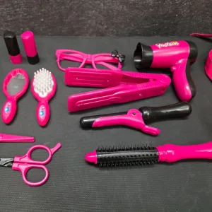 Ontvangen Beauty Salon Nep Kappersspeelset van klant J*****e.