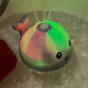 Ontvangen Knipperende Walvis Sproeier Bad Speelgoed van klant L****o.