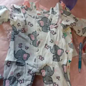 Ontvangen Baby Romper met Lange Mouwen en Haarband van klant V****a.