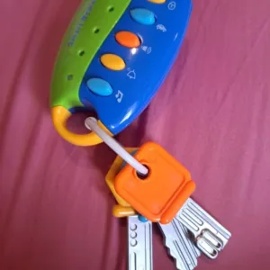 Ontvangen Muzikale Autosleutel Speelgoed voor Baby's van klant B****a.
