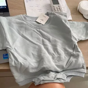 Modtaget Baby Bomuld Langærmet Bubble Romper fra kunde R**o.
