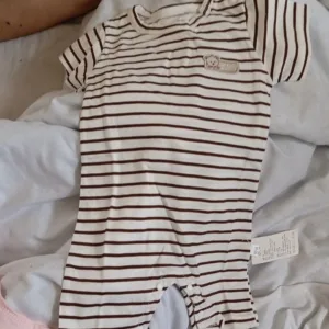 Ontvangen Baby Eendelig Korte Mouw Rompertje van klant K*****a.