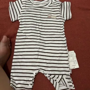 Ontvangen Baby Eendelig Korte Mouw Rompertje van klant I*****a.