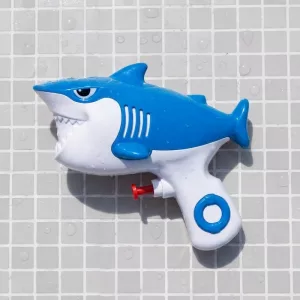 Klein schattig handmatig waterpistool in visvorm voor kinderen